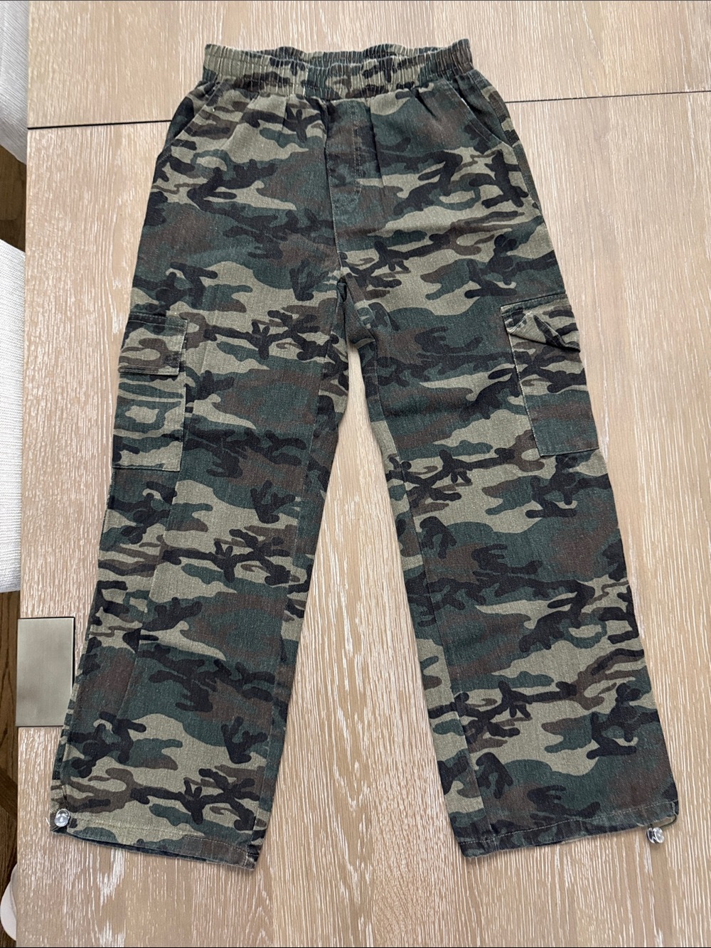 NWOT women’s Camouflage Cargo Pants - Green Camo